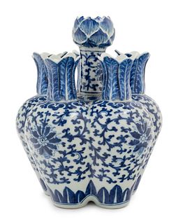 A Export Blue and White Porcelain Tulip Vase