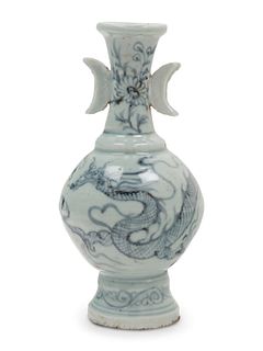 A Blue and White Porcelain 'Dragon' Vase