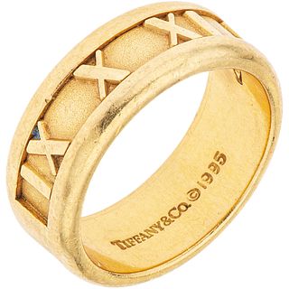 18K YELLOW GOLD RING Weight: 8.3 g. Size: 5 ½