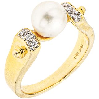 RING WITH CULTIVATED PEARL AND DIAMONDS IN 14K YELLOW GOLD 1 Cream colored pearl, 6 Brilliant cut diamonds ~0.06 ct. Size: 7