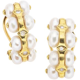 PAIR OF EARRINGS WITH CULTIVATED PEARLS AND DIAMONDS IN 18K YELLOW GOLD 16 white pearls, 6 Brilliant cut diamonds