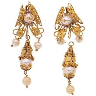 PAIR OF EARRINGS WITH CULTIVATED PEARLS IN 8K YELLOW GOLD Removable filigree design with 10 cream colored pearls. Weight: 14.0 g