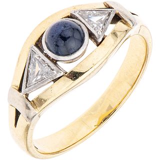 RING WITH SIMULANT AND DIAMONDS IN 14K YELLOW GOLD 2 Triangular cut diamonds ~0.40 ct Clarity: VS2. Size: 9 ¼ Color: I-J
