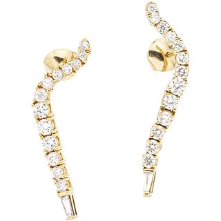 PAIR OF EARRINGS WITH DIAMONDS IN 18K YELLOW GOLD 28 Brilliant and trapezoid baguette cut diamonds ~1.37 ct. Weight: 4.7 g