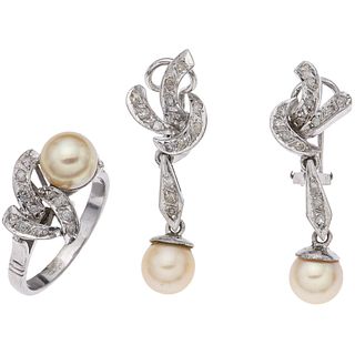 SET OF RING AND PAIR OF EARRINGS WITH CULTIVATED PEARLS AND DIAMONDS IN PALLADIUM SILVER 3 Cream colored pearls, 39 8x8 cut diamonds