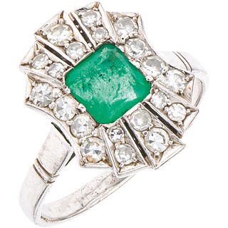 RING WITH EMERALD AND DIAMONDS IN 14K WHITE GOLD 1 Octagonal cut emerald ~0.90 ct, 20 8x8 cut diamonds ~0.57 ct