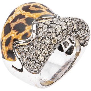 RING WITH DIAMONDS AND RESIN IN 14K WHITE GOLD 116 Brilliant cut brown diamonds ~2.30 ct. Weight: 14.7 g. Size: 6 ½