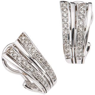 PAIR OF EARRINGS WITH DIAMONDS IN 14K WHITE GOLD 44 Brilliant cut diamonds ~0.44 ct. Weight: 5.0 g