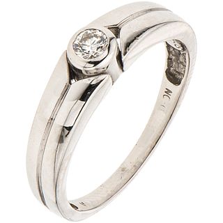 SOLITAIRE RING WITH DIAMOND IN 14K WHITE GOLD 1 Brilliant cut diamond ~0.13 ct Clarity: VS2. Weight: 2.7 g. Size: 8
