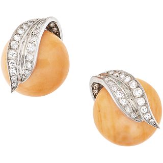 PAIR OF EARRINGS WITH CORALS AND DIAMONDS IN 14K WHITE GOLD 2 Cabochon cut orange coral, 40 8x8 and brillante cut diamonds