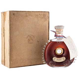 Rémy Martin Old. Louis XIII. Grande Champagne Cognac. Licorera de cristal de baccarat con tapón. En estuche.