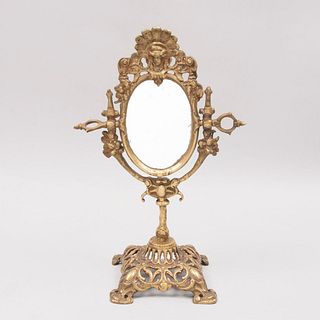 Espejo cheval Origen europeo. Siglo XX. Estilo Art Nouveau. Elaborado en metal dorado. Con espejo de luna oval y soporte calado.