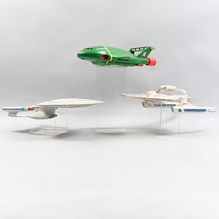 Lote de 3 naves a escala, Ca. 1980 Elaboradas en polietileno. Una marca Matchbox. 2 Naves de Star Trek y Thunderbir 2.