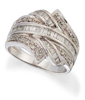 A 14 CARAT WHITE GOLD DIAMOND DRESS RING, a central band of