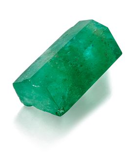 A ROUGH EMERALD, estimated weight?4.35 carat approximately