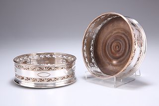 A PAIR OF OLD SHEFFIELD PLATE COASTERS, CIRCA 1800, pierced