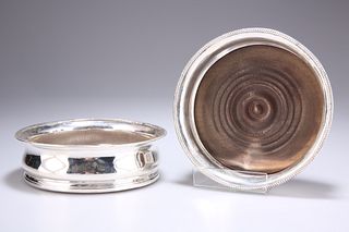 A PAIR OF OLD SHEFFIELD PLATE COASTERS, CIRCA 1830, plain c