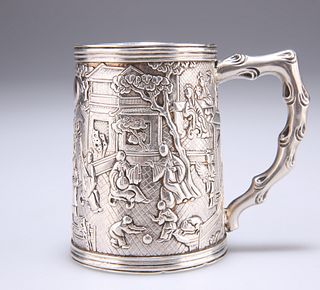 A FINE CHINESE EXPORT SILVER MUG, retailed by Khe Cheong, C