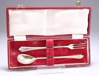 A GEORGE VI SILVER PICKLE FORK AND SPOON