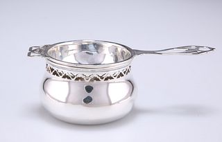 A GEORGE V SILVER TEA STRAINER ON STAND,?by?Adie Brothers L