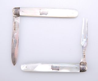 A VICTORIAN SILVER AND MOTHER-OF-PEARL FOLDING FRUIT KNIFE 