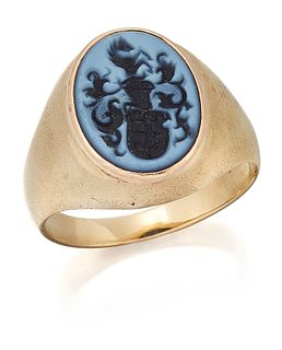 A SARDONYX INTAGLIO SIGNET RING, an oval sardonyx carved wi