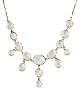 AN EARLY 20TH CENTURY MOONSTONE NECKLACE