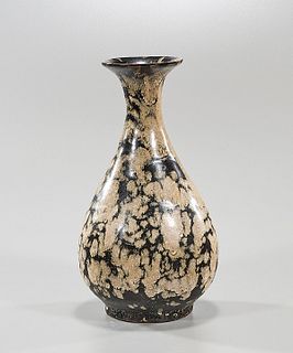 Chinese Early-Style Glazed Ceramic Vase
