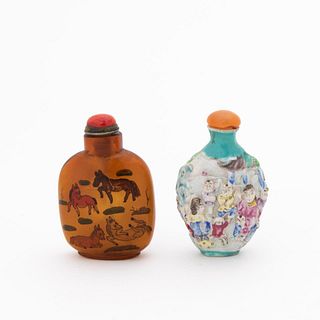 GROUP OF TWO CHINESE SNUFF BOTTLES