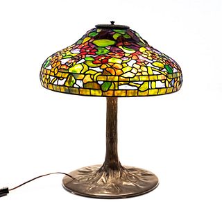 TIFFANY STYLE STAINED GLASS TABLE LAMP