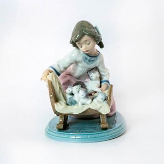 A Cradle of Kittens 1005784 - Lladro Porcelain Figure