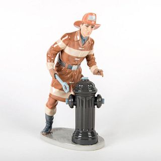 The Fireman 1005976 - Lladro Porcelain Figure