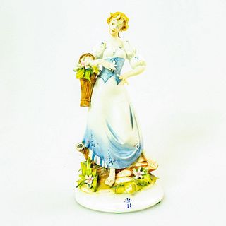 Capodimonte Quio Pezzoto Figurine, Woman With Flower Basket