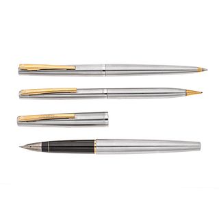 Pluma fuente, bolígrafo y lapicero en acero de la firma Sheaffer. Estuche original.
