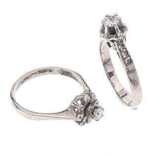 Dos anillos vintage con diamantes en plata paladio. 2 diamantes corte brillante de 0.25 ct y 0.15 ct. Tallas 7. Peso: 5.0 g.