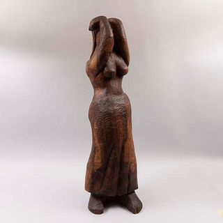 ANÓNIMO. Mujer semidesnuda. En talla de madera. 108 cm altura