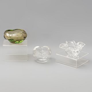 Lote de 3 ceniceros. Siglo XX. Elaborados en cristal de Murano. Decoradas con elementos orgánicos.