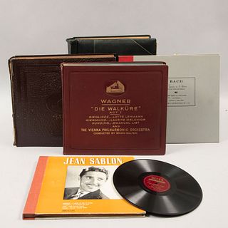 Colección de discos. SXX. En carpetas. Consta de: a) Jean Sablon. Decca Records. b) Edith Piaf. La Vie en Rose. Entre otros. Piezas: 37