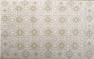 Portuguese Style Knotted Medallion Pattern Carpet