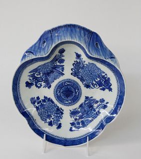 Chinese Export Porcelain Fitzhugh Shrimp Dish, 19th Century