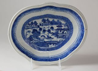 19th Century Chinese Canton Blue and White Shaped Open Vegetable Dish, circa 1860