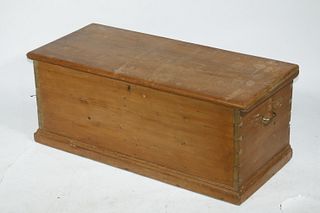 EARLY 19TH C. REFINISHED DOVETAILED BLANKET BOX