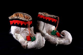 Eskimo Inuit Caribou Hide Curled Toe Moccasins