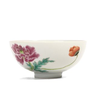PAIR OF CHINESE FAMILLE-ROSE ‘FLORAL’ BOWLS