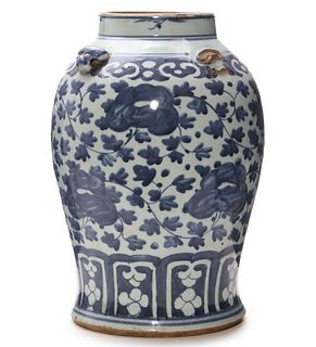 A CHINESE BLUE AND WHITE ‘FLORAL’ JAR 