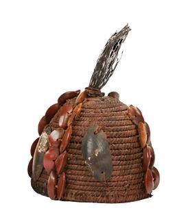 Lega Hat with Shell Adornment