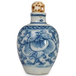 Chinese Qianlong Blue and White Porcelain Snuff Bottle