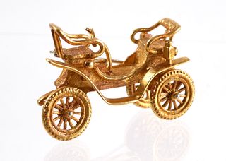 18K Yellow Gold Horseless Carriage Brooch Pin