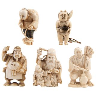 SET OF NETSUKES JAPAN, EARLY 20TH CENTURY Carved in ivory with ink details Some signed 1.9" (5 cm)