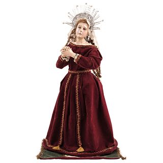 VIRGEN DOLOROSA MEXICO, 20TH CENTURY Wood carving; articulated arms and glass eyes. includes halo. 27.5" (70 cm) tall